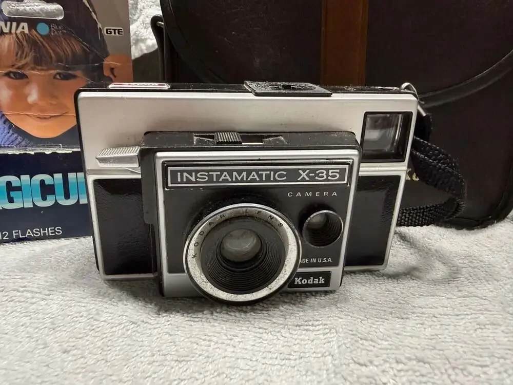 Vintage Kodak Instamatic X-35 Camera Kit